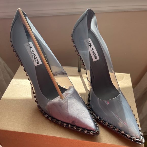 Steven Madden Dark Grey Vinyl Pump - Picture 2 of 4